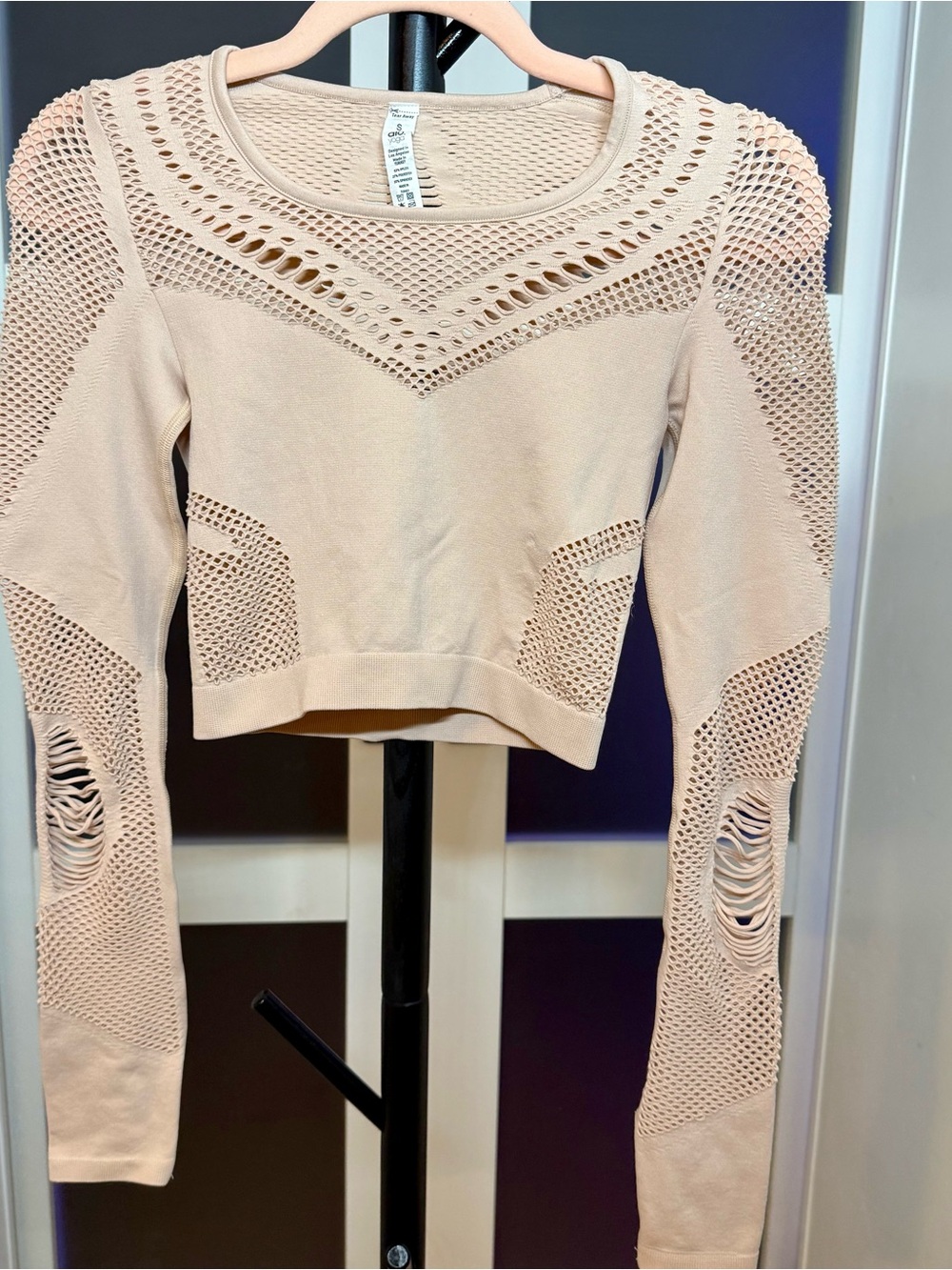 Alo Yoga Siren Long Sleeve Mesh Performance Crop Top, pink, small.